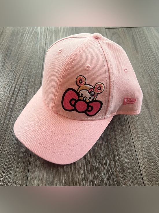 tokidoki Accessories - New Era tokidoki x Hello Kitty Donut Kitty Bow Women's Snapback